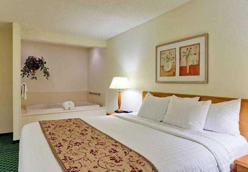 Fairfield Inn & Suites Valparaiso Værelse billede